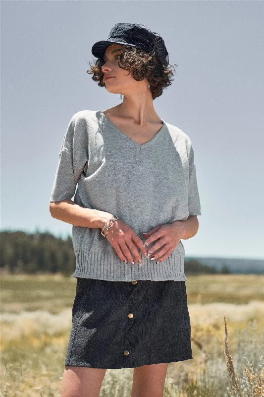 Grey V-Neck Short Sleeve Loose Fit Rib Hem Knit Top Travel Knit Top