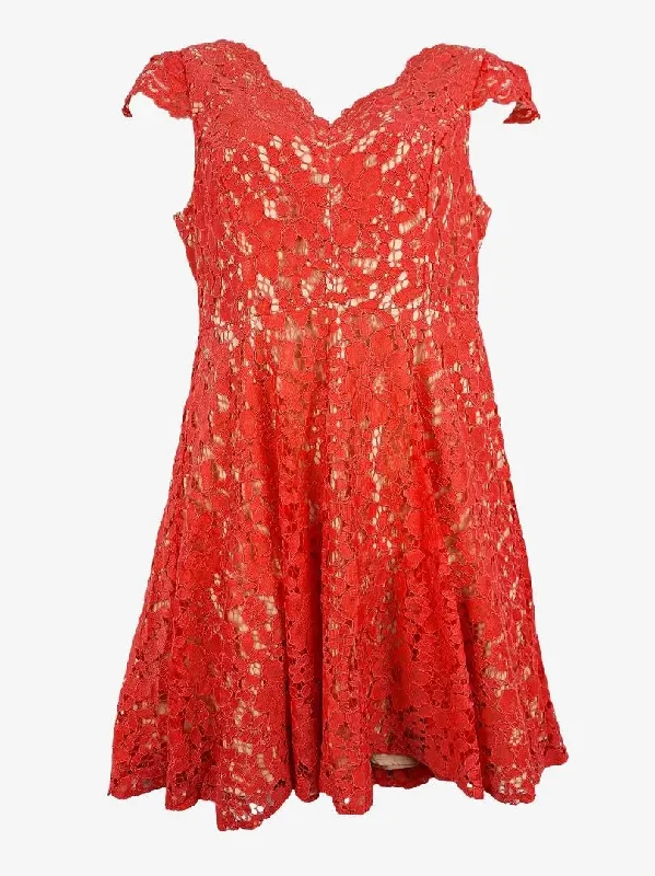 Review Romantic Lace Flared Dress Size 16